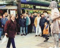 pantomime-statue
